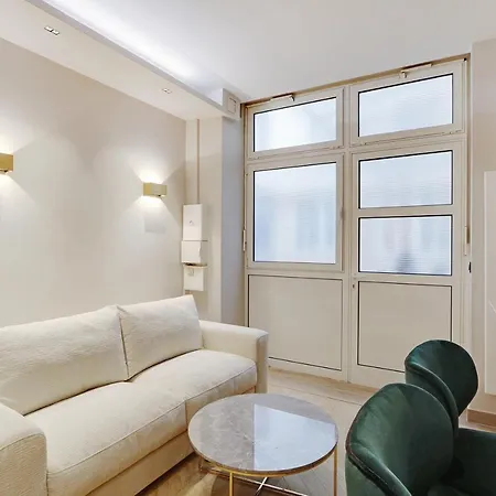 Pick A Flat's In Parc Monceau - Boulevard De Courcelles Parigi